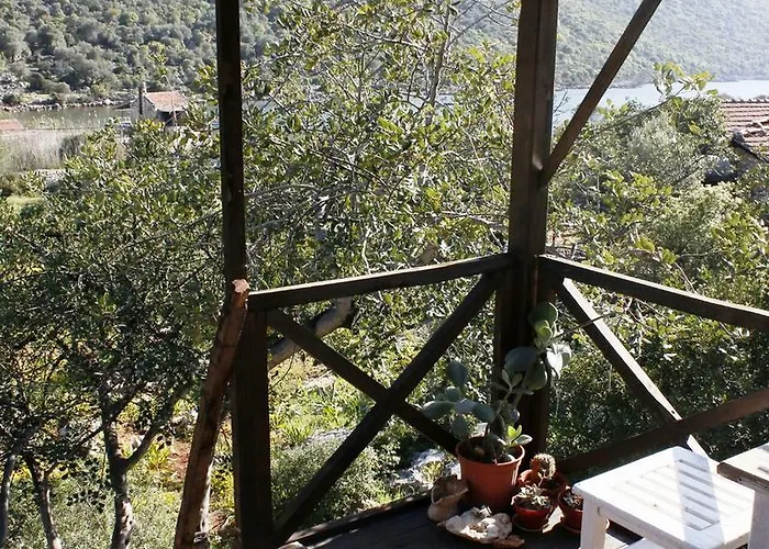 Hiker's Inn-purple House Kaleucagız
